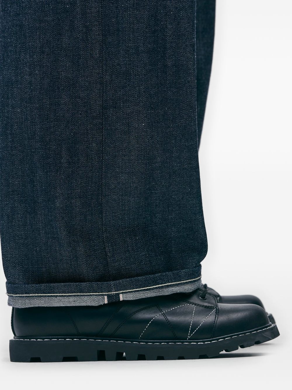 Contrast-Stitch Jeans - Image 4