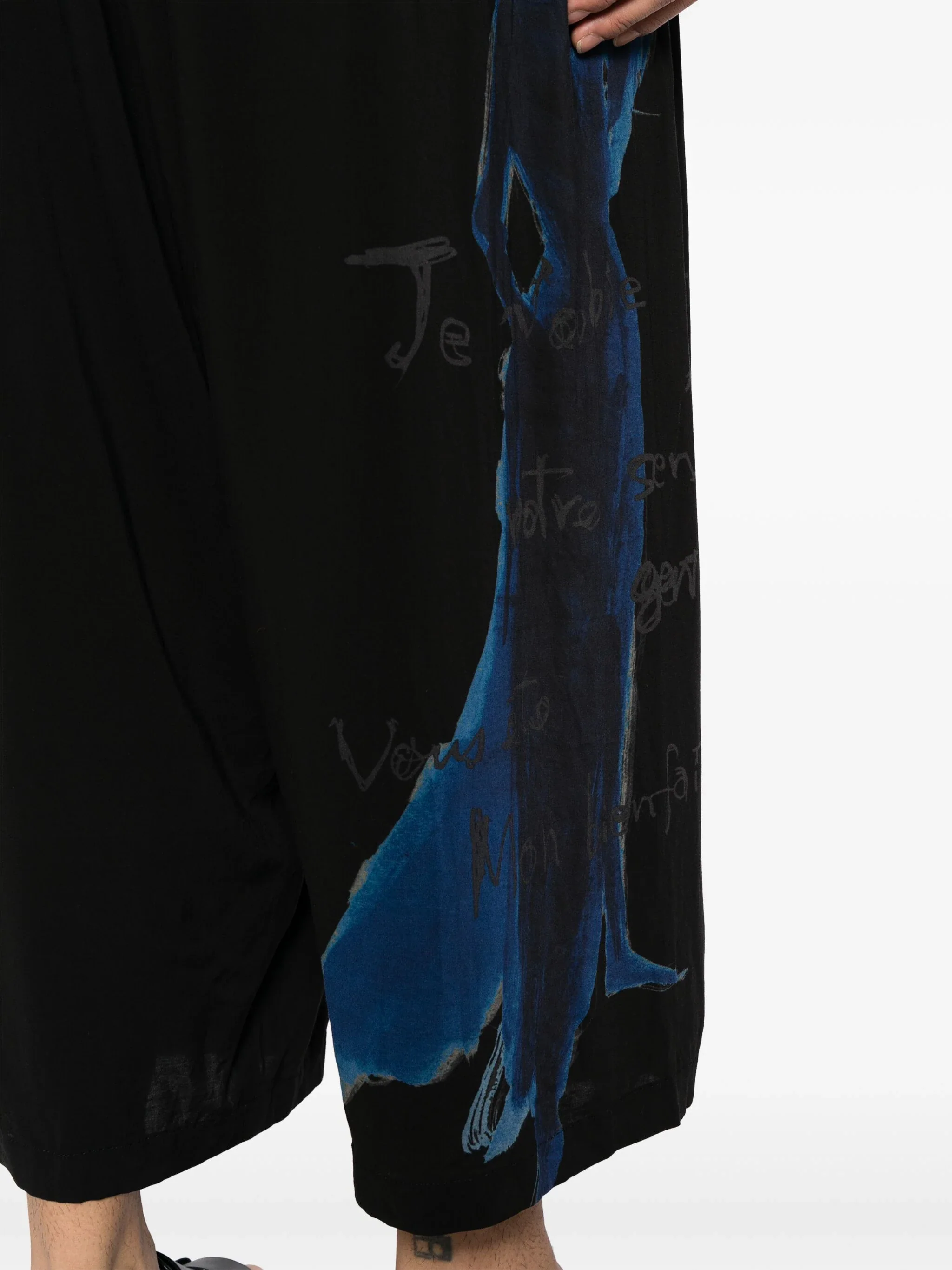 Graphic-Print Cropped Velvet Trousers - Image 4