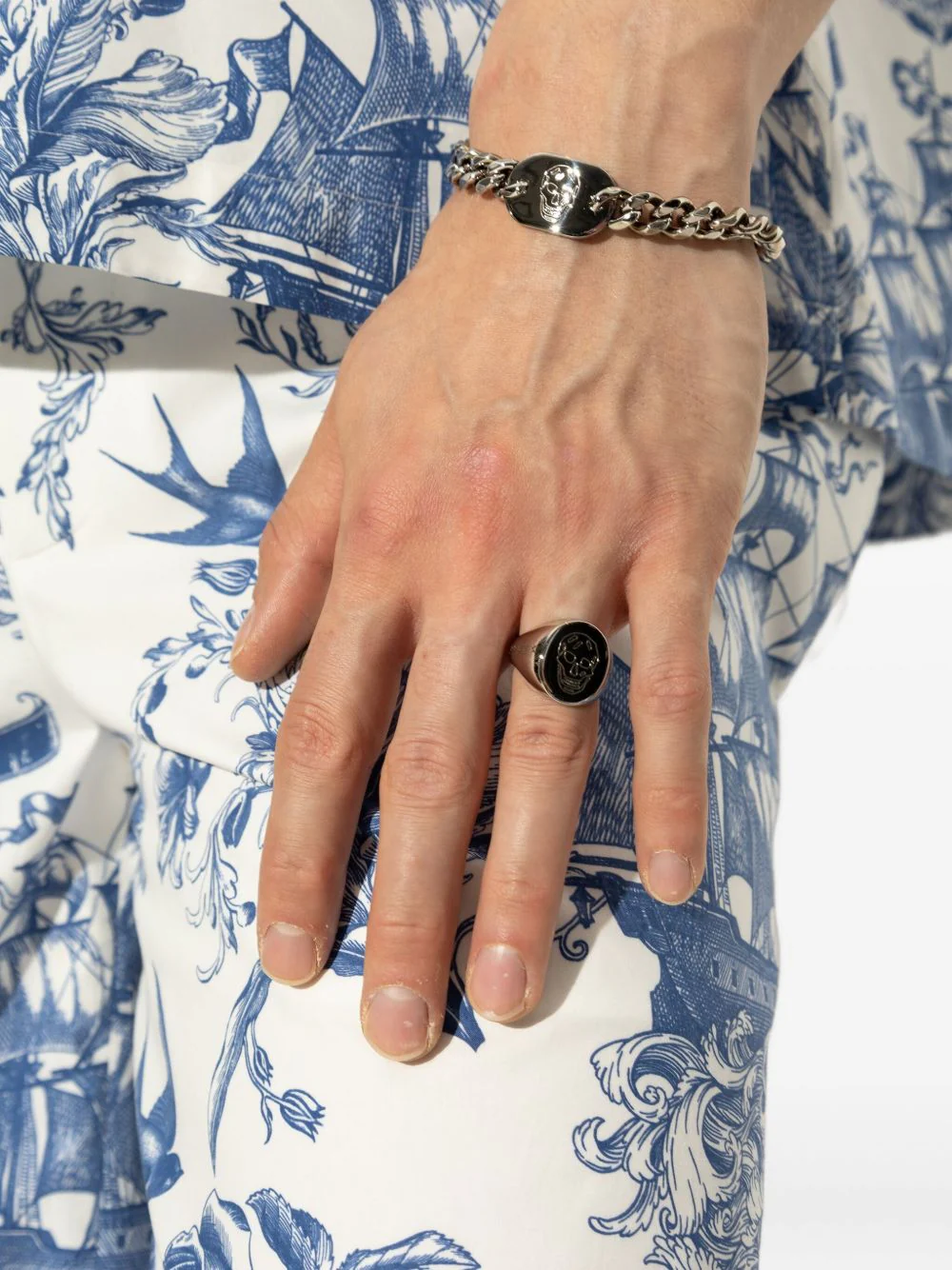 Skull-Embossed Signet Ring - Image 2